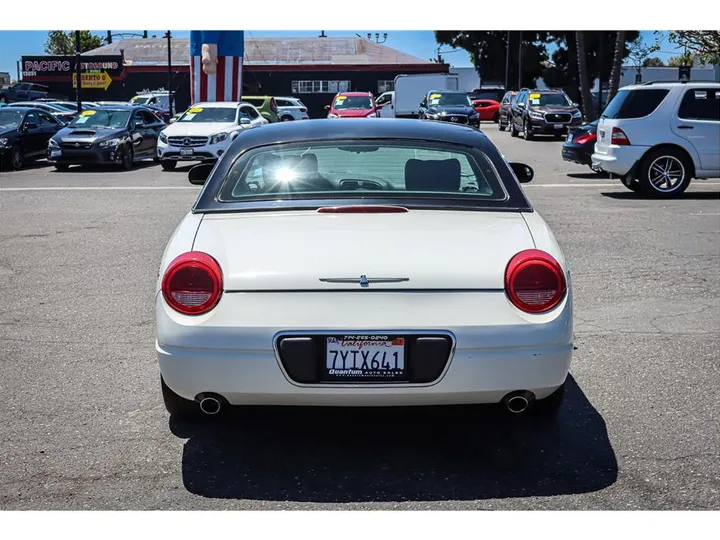 WHITE, 2002 FORD THUNDERBIRD Image 4