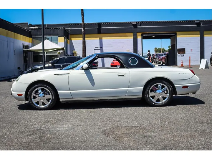 WHITE, 2002 FORD THUNDERBIRD Image 2