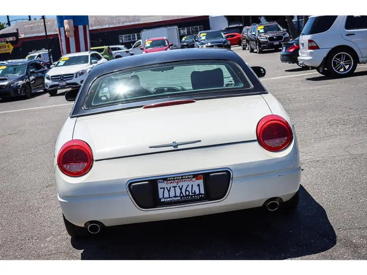 WHITE, 2002 FORD THUNDERBIRD Image 27