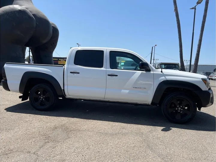 WHITE, 2015 TOYOTA TACOMA DOUBLE CAB Image 6