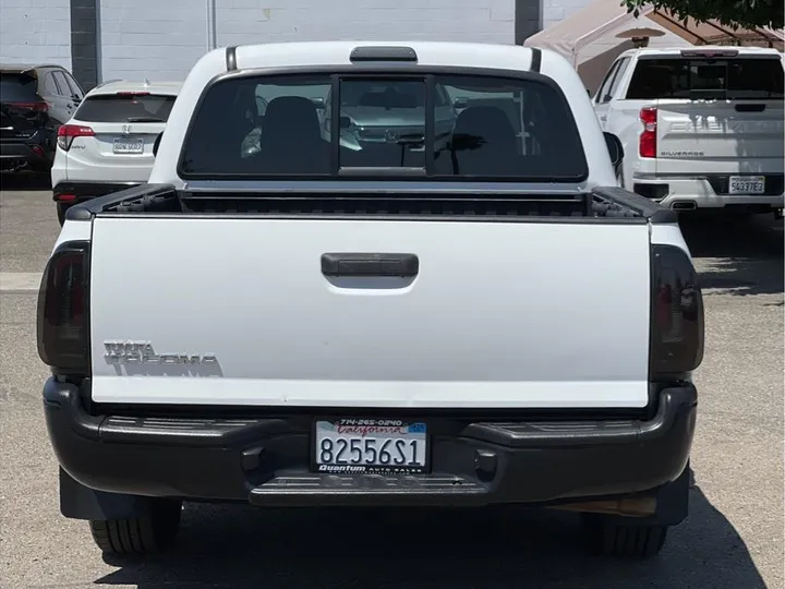 WHITE, 2015 TOYOTA TACOMA DOUBLE CAB Image 4