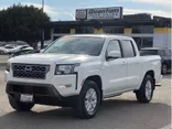 WHITE, 2022 NISSAN FRONTIER CREW CAB Thumnail Image 1