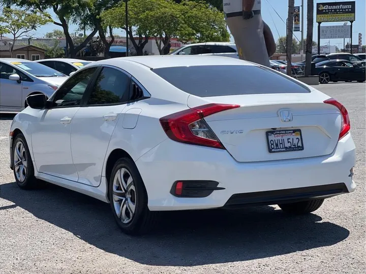 WHITE, 2018 HONDA CIVIC Image 3