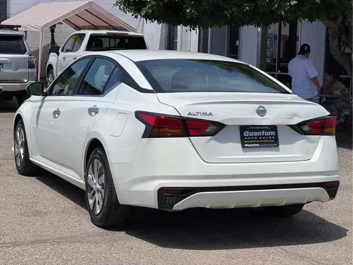 WHITE, 2021 NISSAN ALTIMA Image 3