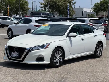 WHITE, 2021 NISSAN ALTIMA Image 