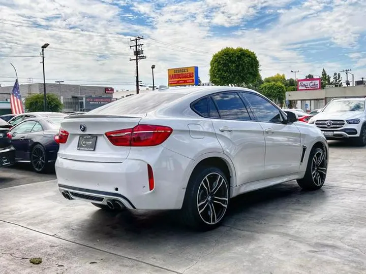 WHITE, 2018 BMW X6 M Image 5