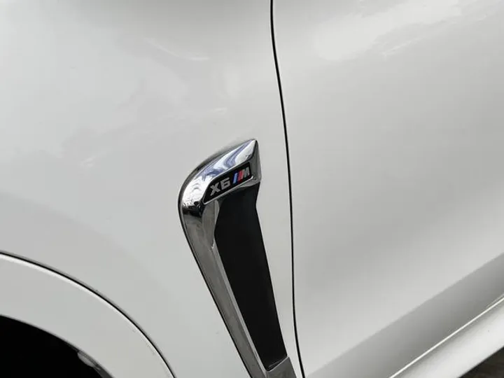 WHITE, 2018 BMW X6 M Image 8