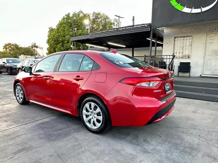 RED, 2020 TOYOTA COROLLA Image 4