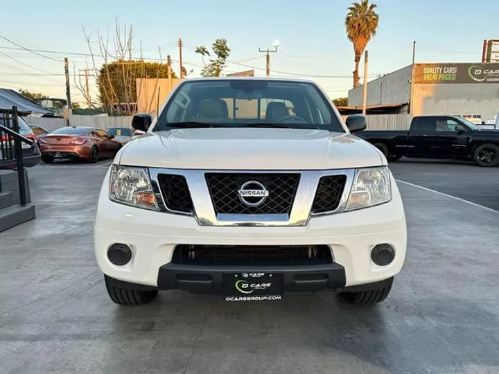 WHITE, 2019 NISSAN FRONTIER CREW CAB Image 8