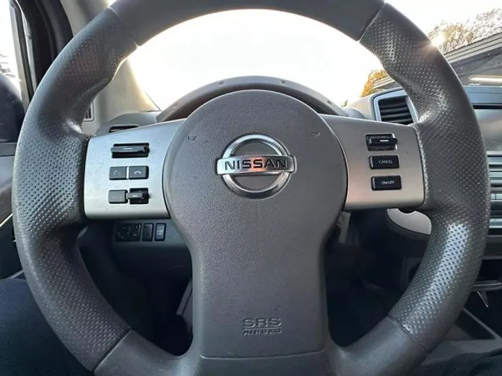 WHITE, 2019 NISSAN FRONTIER CREW CAB Image 12