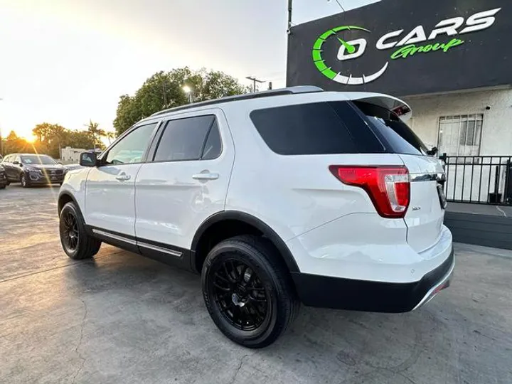 WHITE, 2016 FORD EXPLORER Image 4