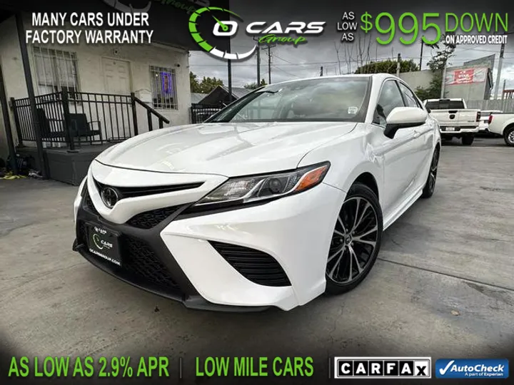 WHITE, 2018 TOYOTA CAMRY Image 1