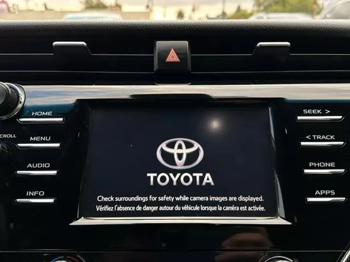 WHITE, 2018 TOYOTA CAMRY Image 15