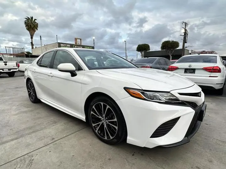 WHITE, 2018 TOYOTA CAMRY Image 7