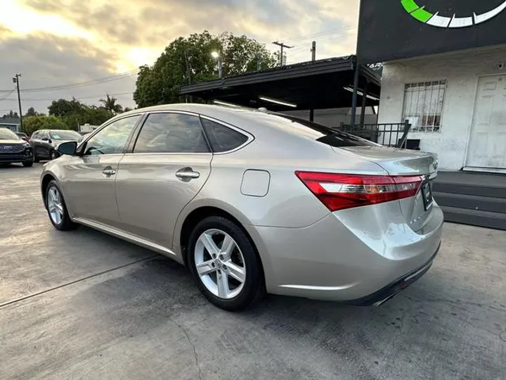 BEIGE, 2018 TOYOTA AVALON Image 4