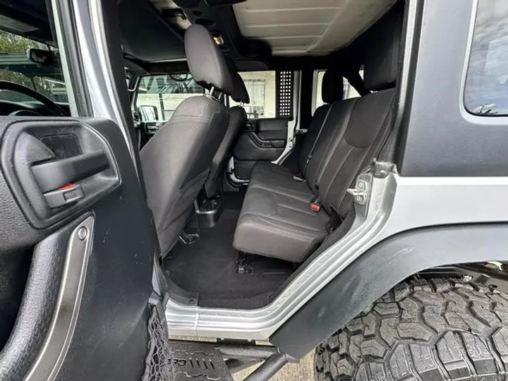 SILVER, 2018 JEEP WRANGLER UNLIMITED Image 12
