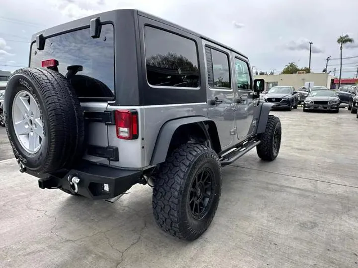 SILVER, 2018 JEEP WRANGLER UNLIMITED Image 6