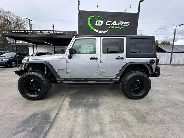 SILVER, 2018 JEEP WRANGLER UNLIMITED Image 3