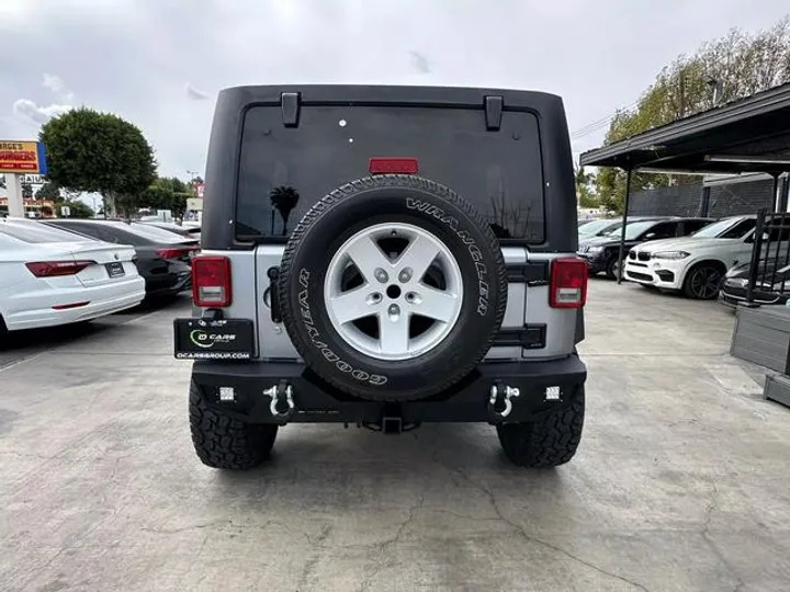 SILVER, 2018 JEEP WRANGLER UNLIMITED Image 5