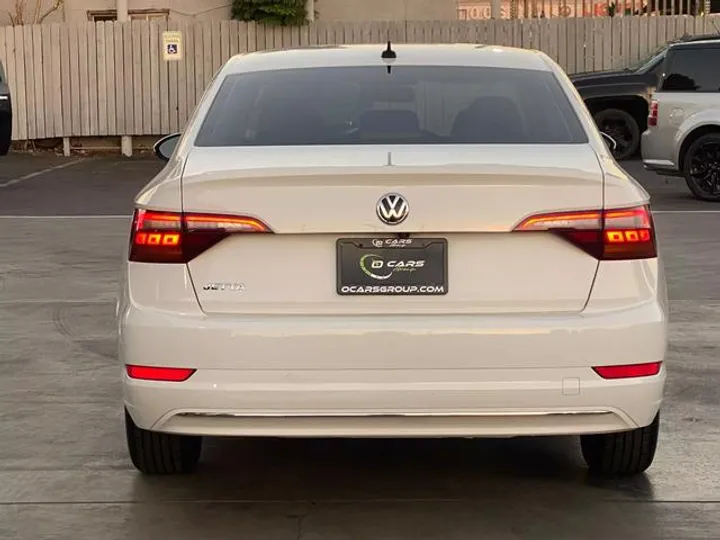 WHITE, 2019 VOLKSWAGEN JETTA Image 5