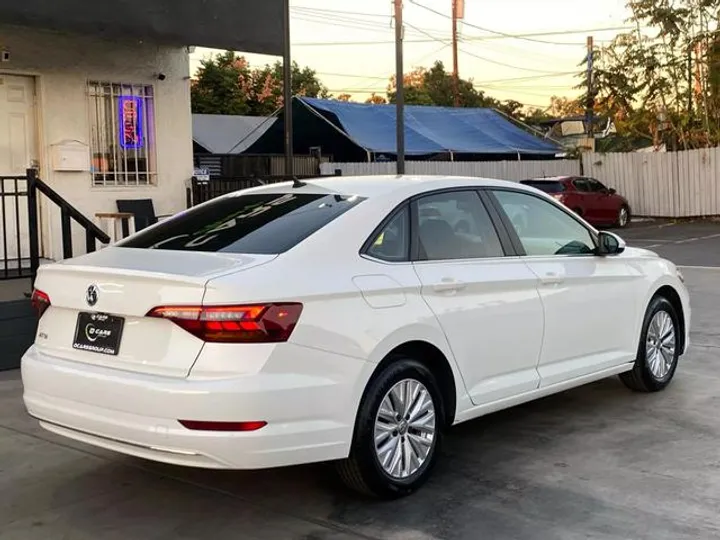 WHITE, 2019 VOLKSWAGEN JETTA Image 6