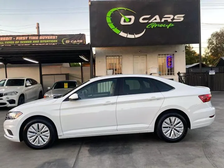 WHITE, 2019 VOLKSWAGEN JETTA Image 3