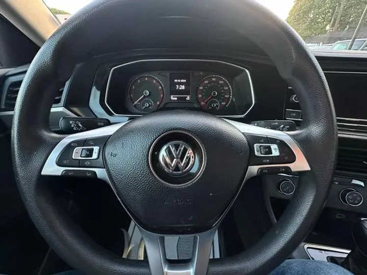 SILVER, 2019 VOLKSWAGEN JETTA Image 13