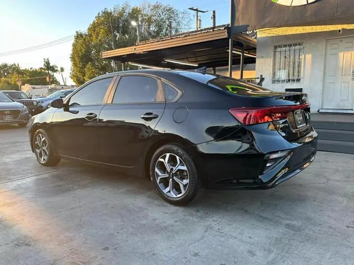 BLACK, 2019 KIA FORTE Image 4