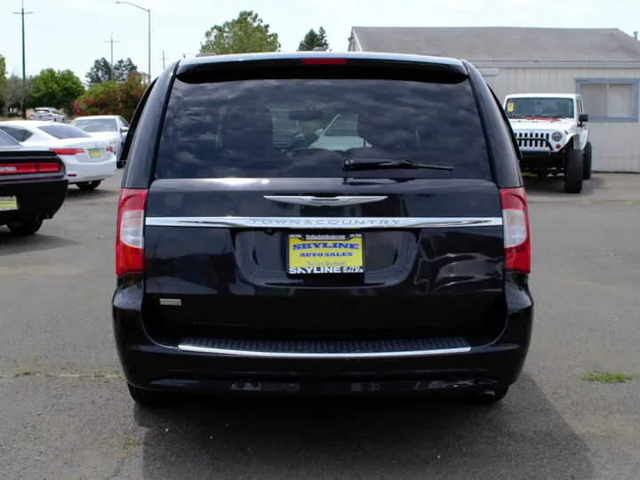 BLACK, 2014 CHRYSLER TOWN & COUNTRY Image 4