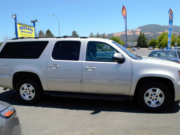 GOLD, 2014 CHEVROLET SUBURBAN 1500 Image 2