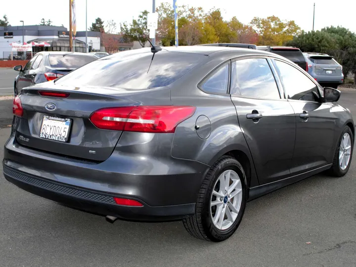 GRAY, 2018 FORD FOCUS Image 3