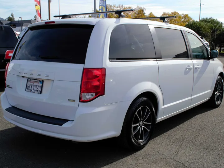 WHITE, 2018 DODGE GRAND CARAVAN PASSENGER Image 3