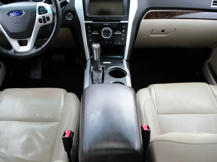 WHITE, 2014 FORD EXPLORER Image 12