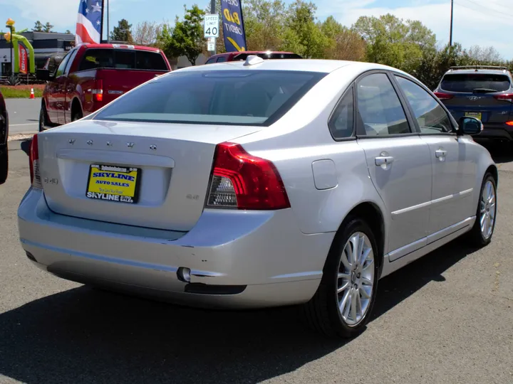 SILVER, 2010 VOLVO S40 Image 3