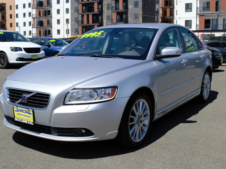 SILVER, 2010 VOLVO S40 Image 8