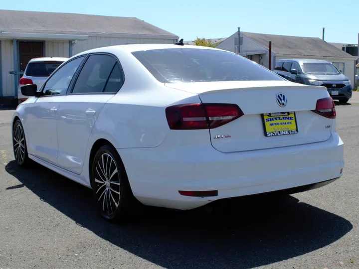 WHITE, 2016 VOLKSWAGEN JETTA Image 5