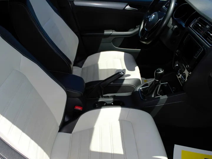 WHITE, 2016 VOLKSWAGEN JETTA Image 13