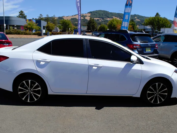 WHITE, 2017 TOYOTA COROLLA Image 2