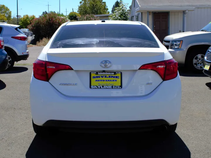 WHITE, 2017 TOYOTA COROLLA Image 4