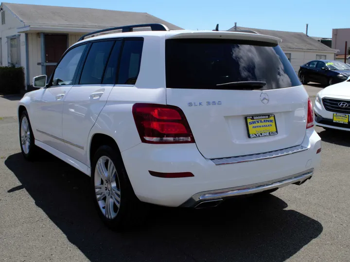 WHITE, 2015 MERCEDES-BENZ GLK-CLASS Image 6