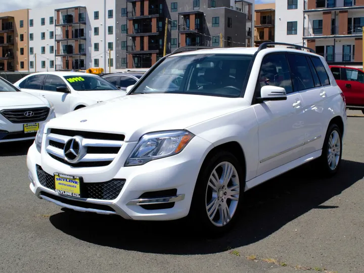 WHITE, 2015 MERCEDES-BENZ GLK-CLASS Image 8