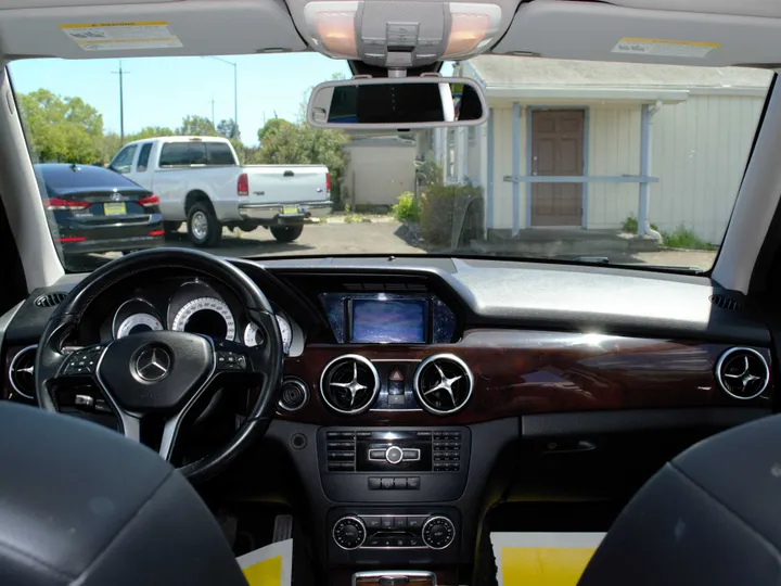 WHITE, 2015 MERCEDES-BENZ GLK-CLASS Image 10