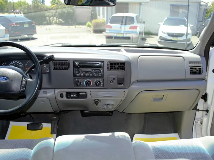 WHITE, 2003 FORD F250 SUPER DUTY SUPER CAB Image 10