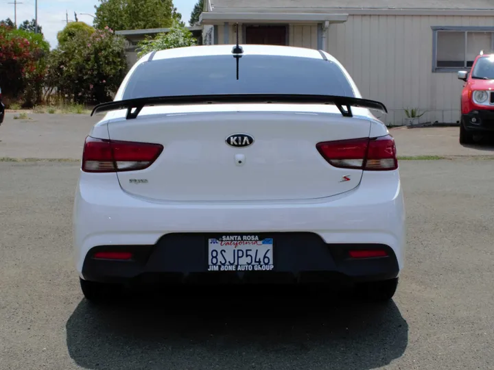 WHITE, 2018 KIA RIO Image 4