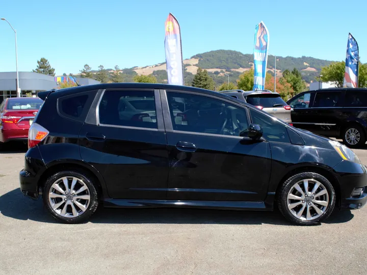 BLACK, 2012 HONDA FIT Image 2