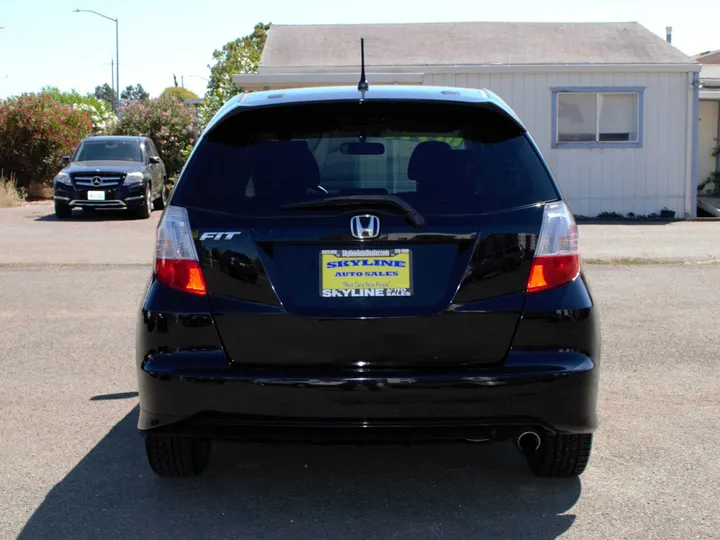 BLACK, 2012 HONDA FIT Image 4