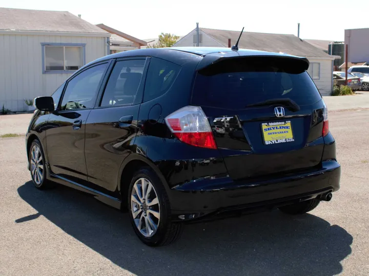 BLACK, 2012 HONDA FIT Image 6