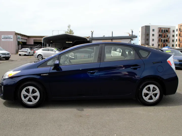 BLUE, 2013 TOYOTA PRIUS Image 7