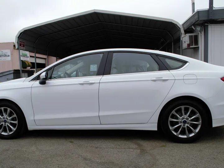 WHITE, 2017 FORD FUSION Image 7