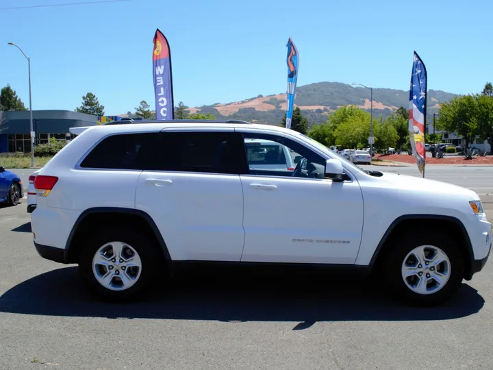 WHITE, 2015 JEEP GRAND CHEROKEE Image 2